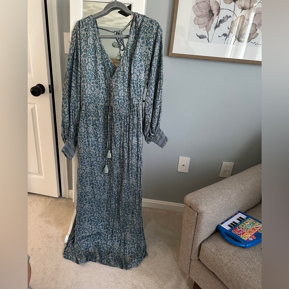 Omika dress small